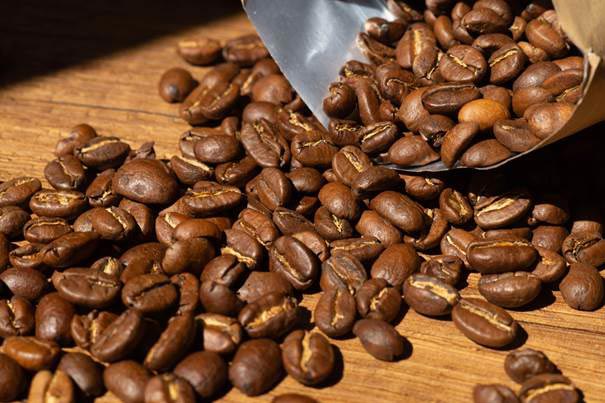 دانه‌های آسیاب‌نشده قهوه