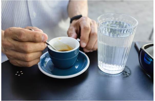 آب، پایه ثابت سرو قهوه‌های ترک، اسپرسو و غیره