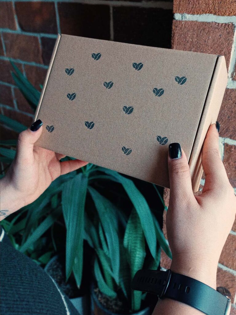 بسته بندی در جعبه مقوایی کیبوردی بدون کاغذ کادو